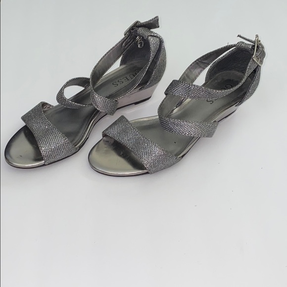 Shoes - Picture 3 of 6